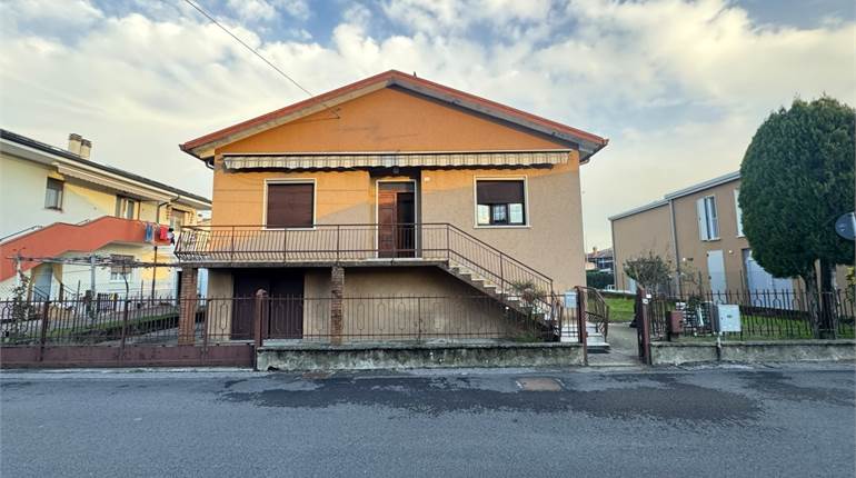 CASA SINGOLA CON GIARDINO DI CIRCA 350MQ